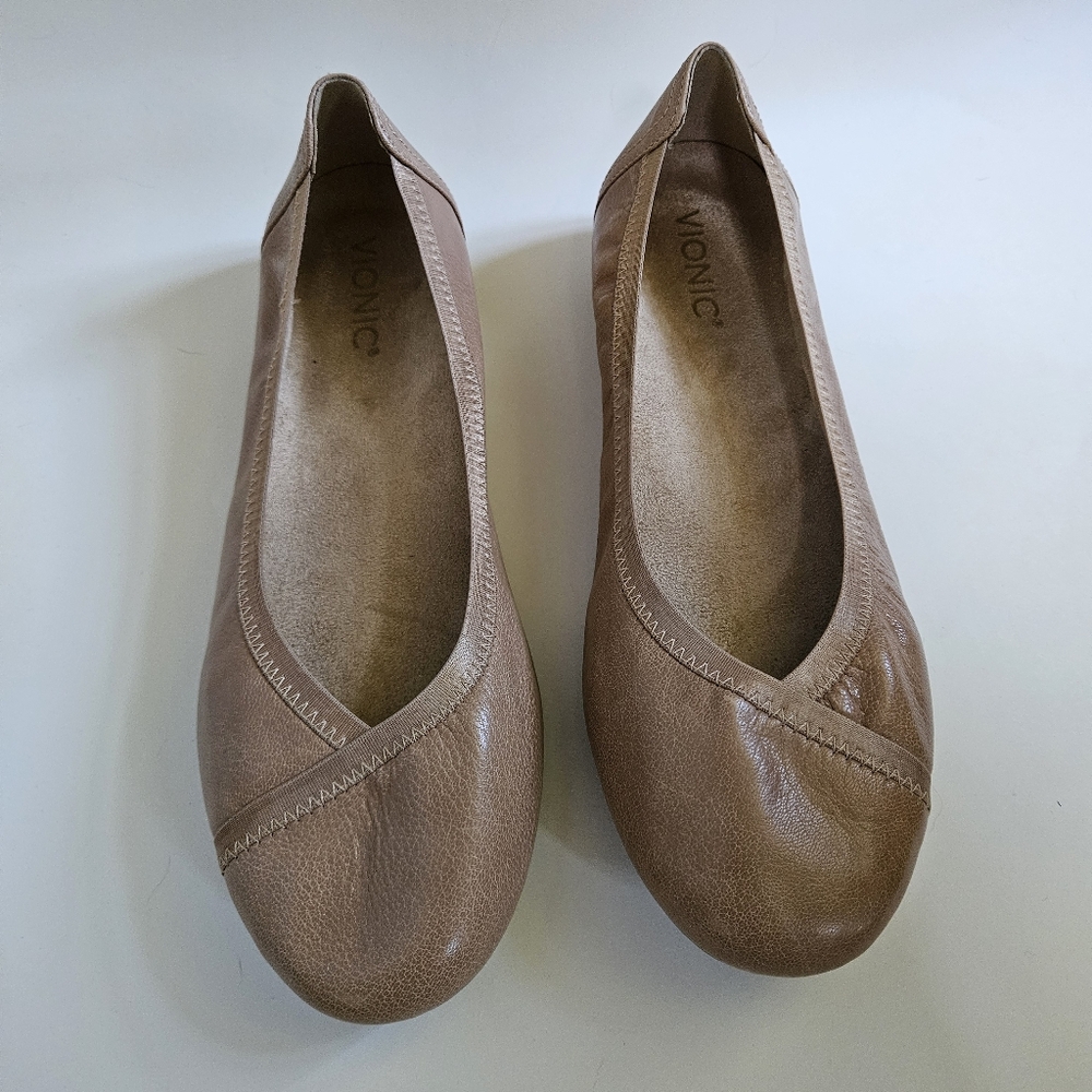 Vionic Flats Beige Leather Orthotic Arch Support Slip-On Neutral Color